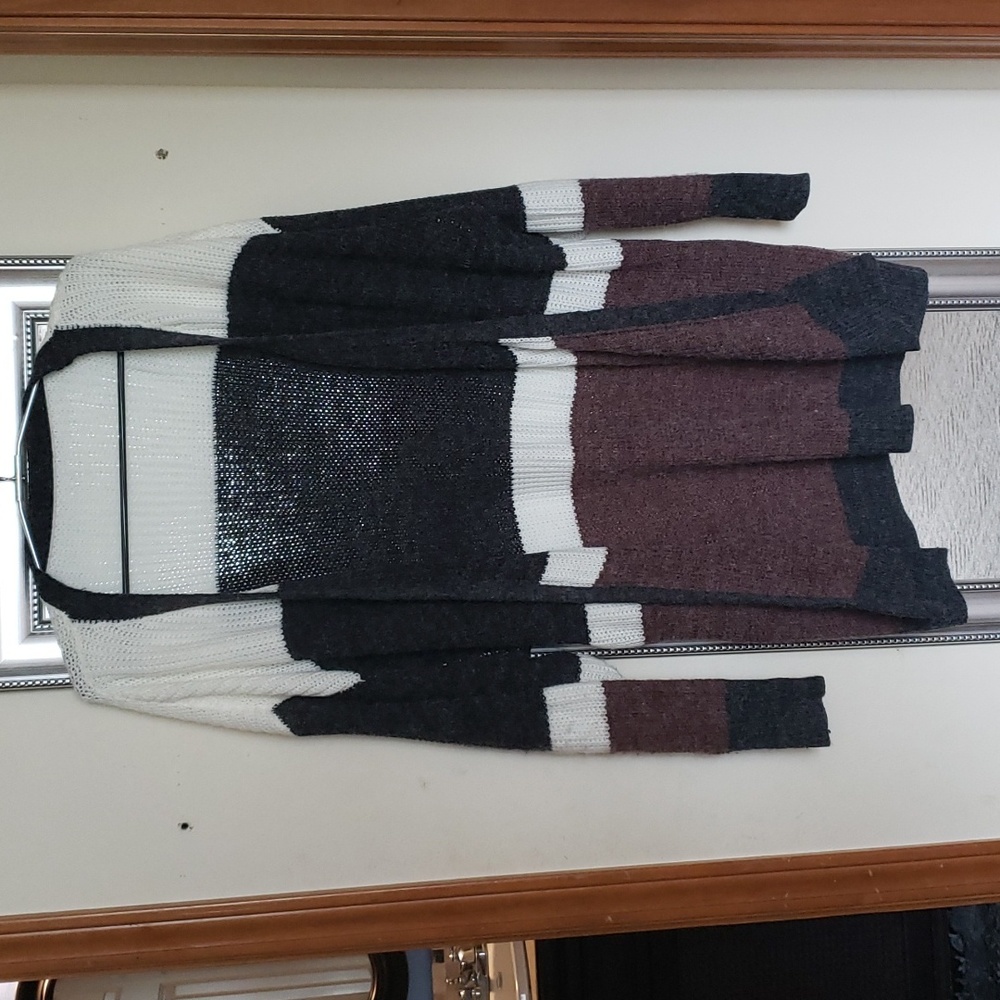Shein Curve Color Block Knit Cardigan. Black/Brick/White. 3XL.